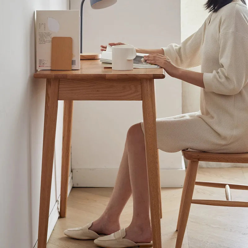 Bureau individuel en bois naturel avec tiroir